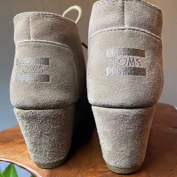 Toms Kala beige suede ankle boots booties ties city-style wedgies size 8 #1354 - Picture 5 of 8
